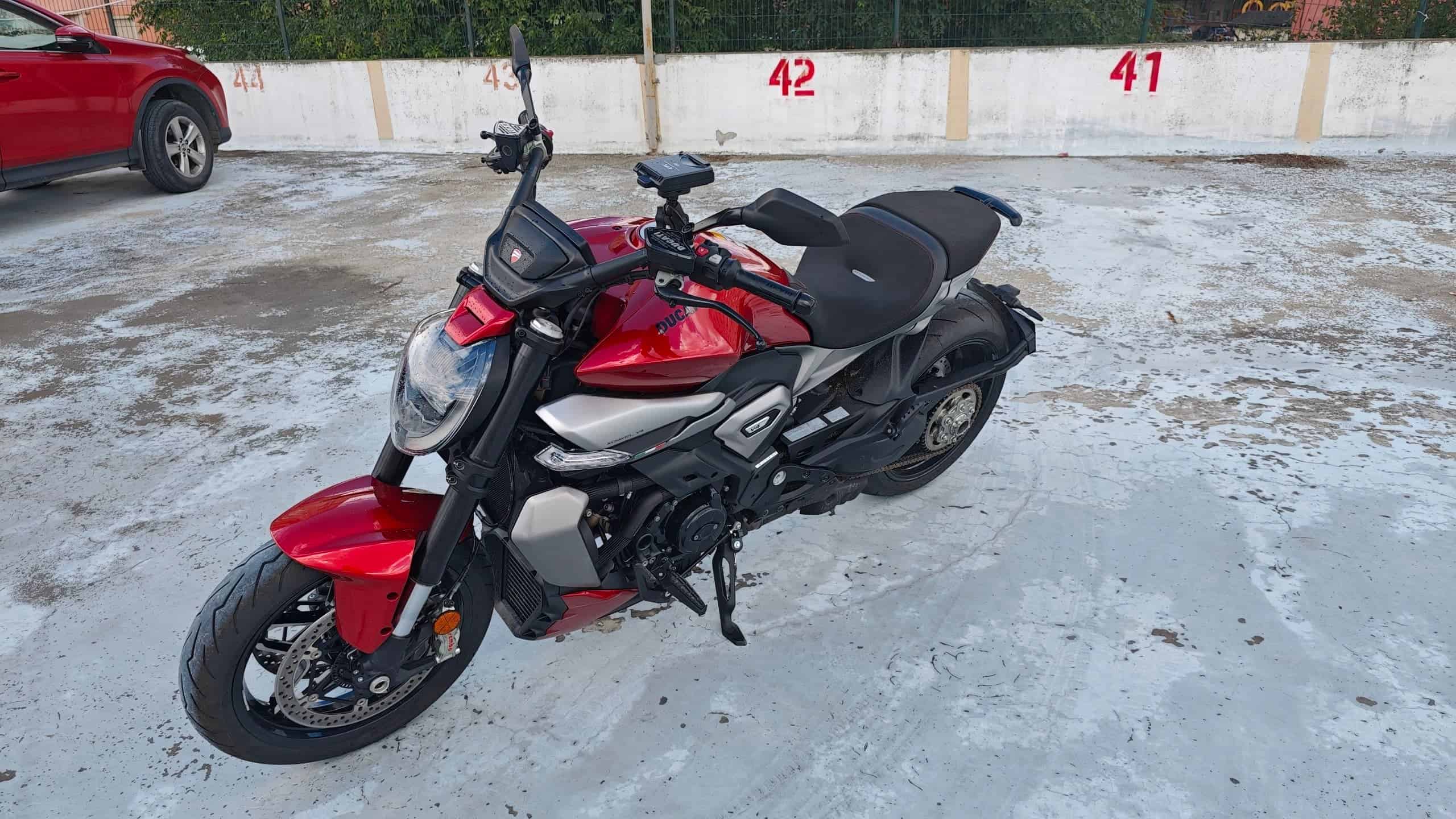 Ducati XDiavel V4 — спереди сверху