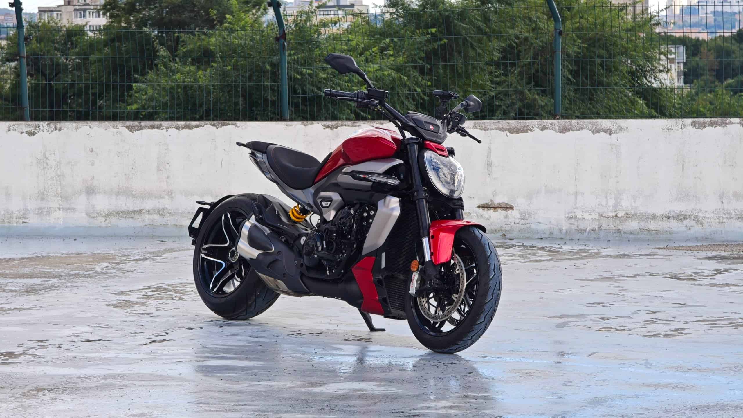 Ducati XDiavel V4 — три четверти спереди